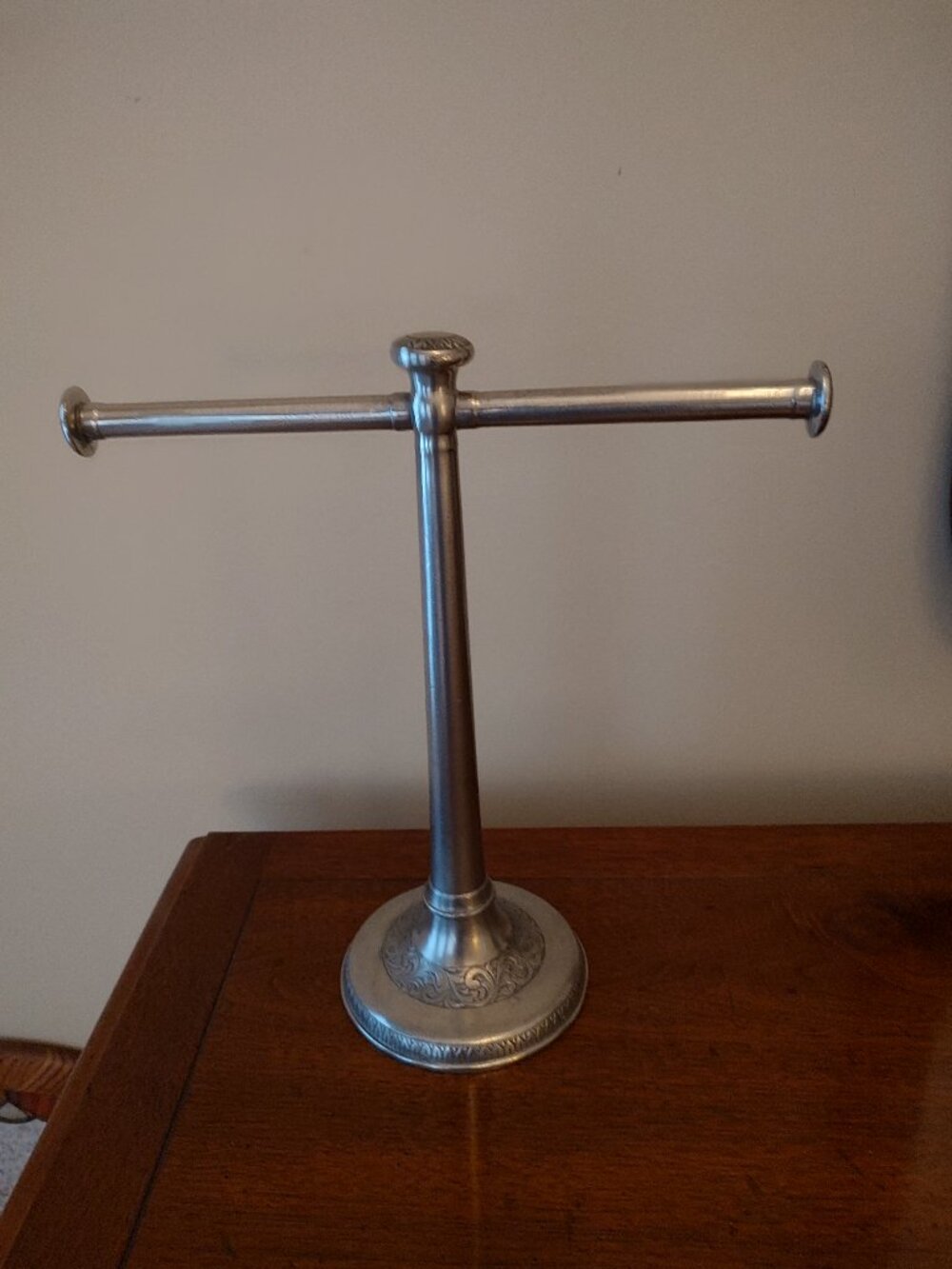 LABRAZEL SOLID PEWTER FINGERTIP GUEST TOWEL TREE 14"H 13"W EXCELLENT CONDITION